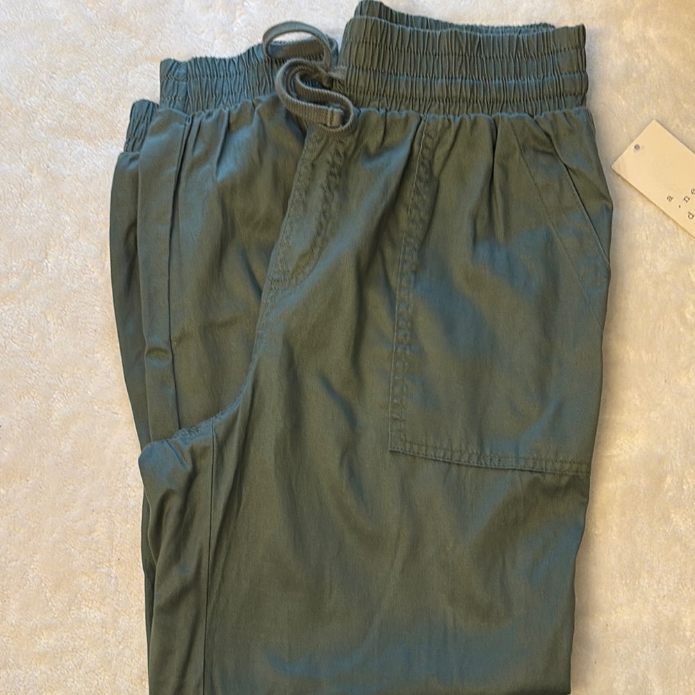 Green Pants with Elastic Waistband and Drawstring